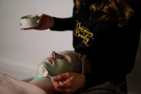 Syyskauden kasvohoito Bion AHA - Advanced Peel + led-valo (arvo 30€)