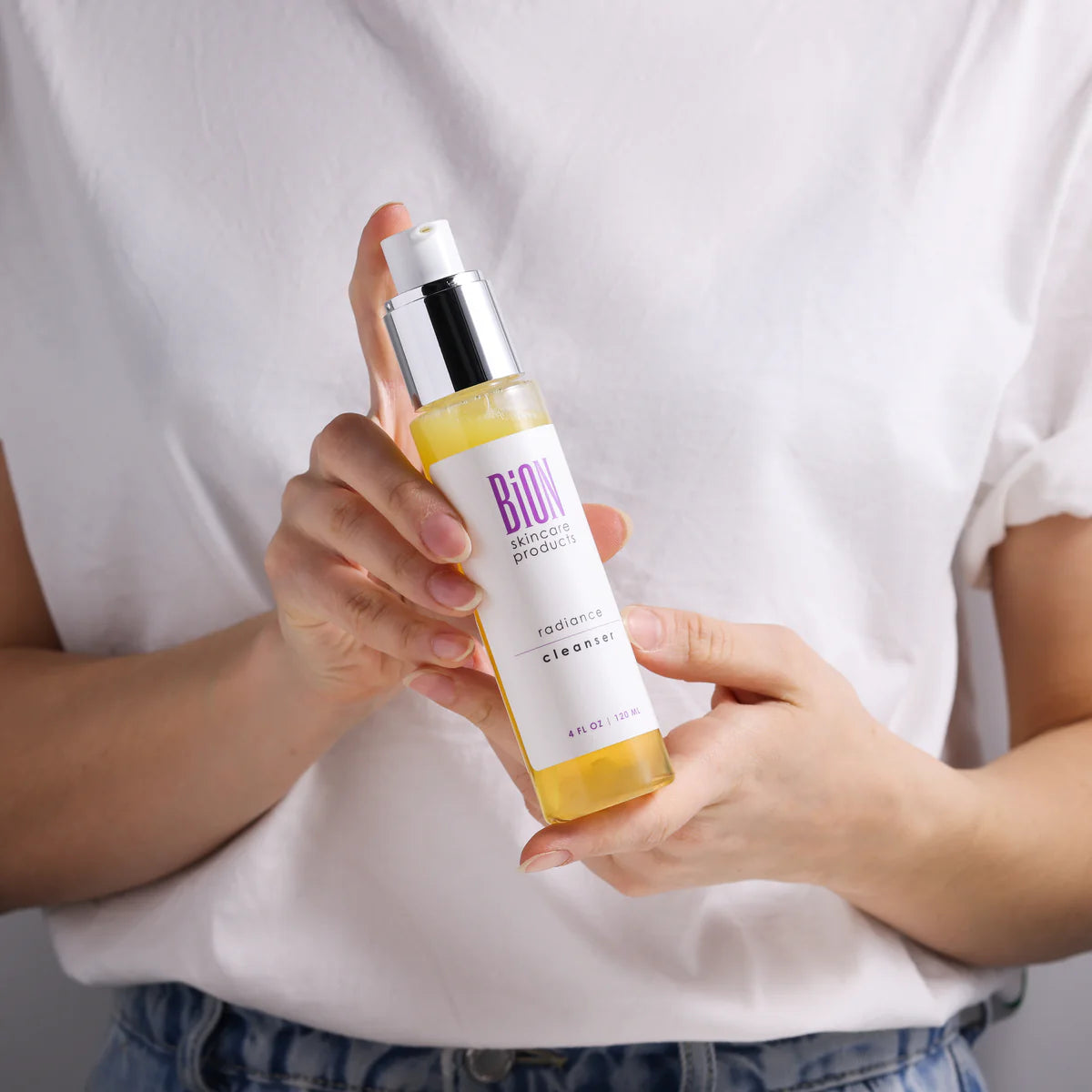 Radiance Cleanser- Puhdistusgeeli joka uudistaa, kirkastaa ja kuorii