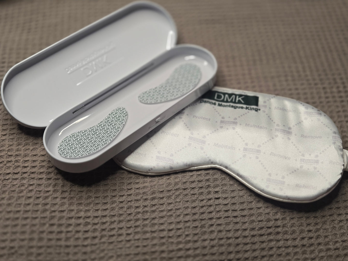 Kauden hoito DMK-Entsyymihoito 4 kertaa + silmäsetti